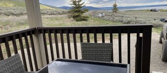 Red Bear Vista-3Br, 2Ba, Minutes to Henrys Lake