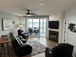 スマートテレビ、暖炉