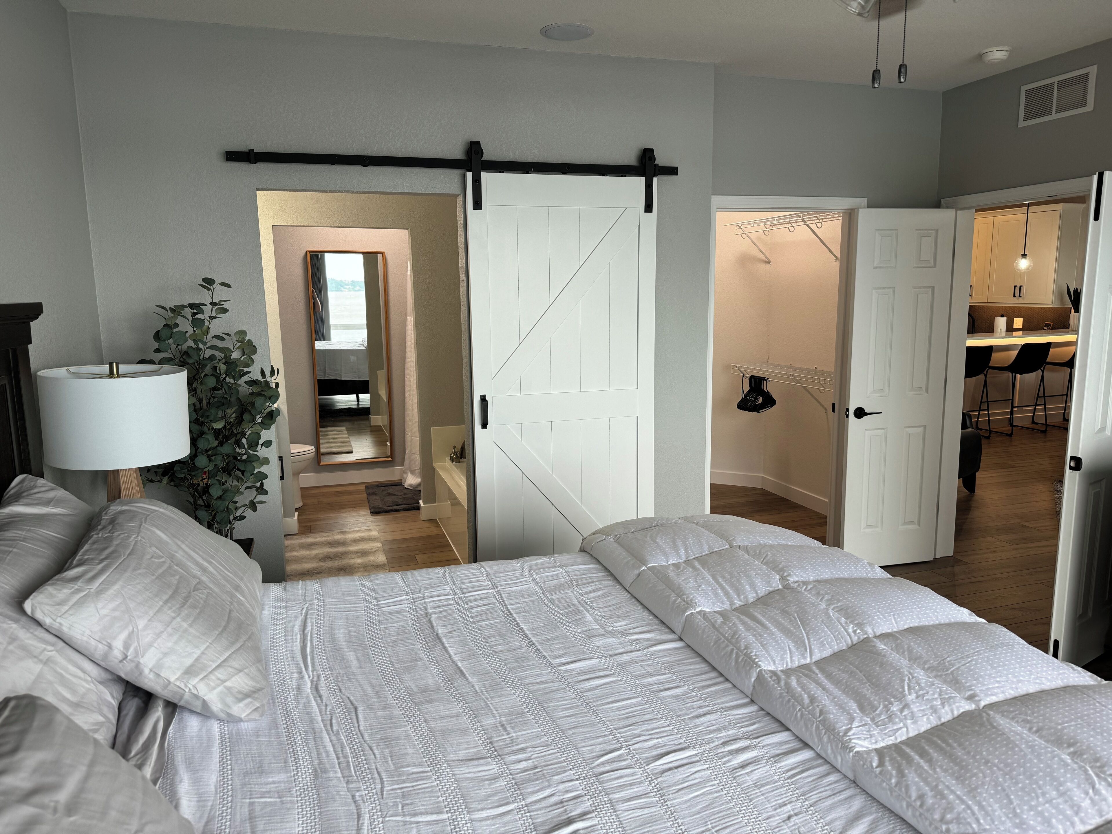 3 多间卧室、WiFi、床单