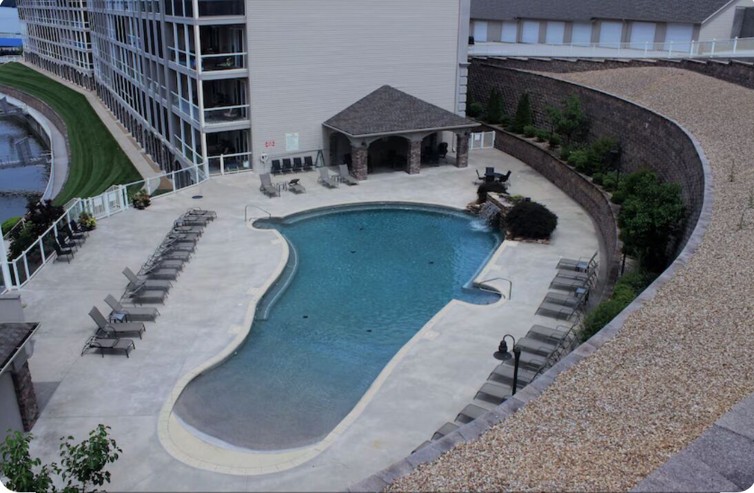 室外游泳池，恒温泳池