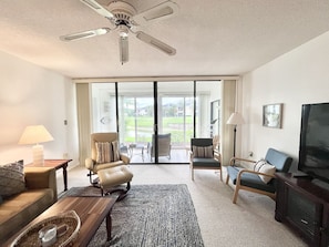 Living area - CT 7311 Pond and Fountain View Condo - Welcome to Paradise (Fort Pierce)