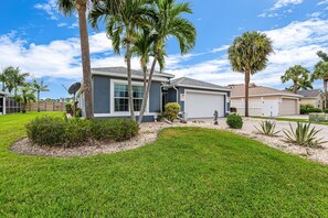 Exterior - Resort Life at it's finest! Beautiful Pool Home only 10 Minutes from World Class Beaches! (Fort Myers)