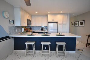 Fridge, microwave, oven, stovetop - 🏖️TRUE Oceanfront | Panoramic Sunset View! | No Stairs (Kailua Kona)