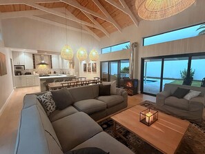 Smart TV, fireplace, books, stereo