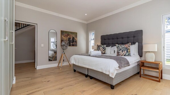 4 bedrooms, desk, iron/ironing board, free WiFi