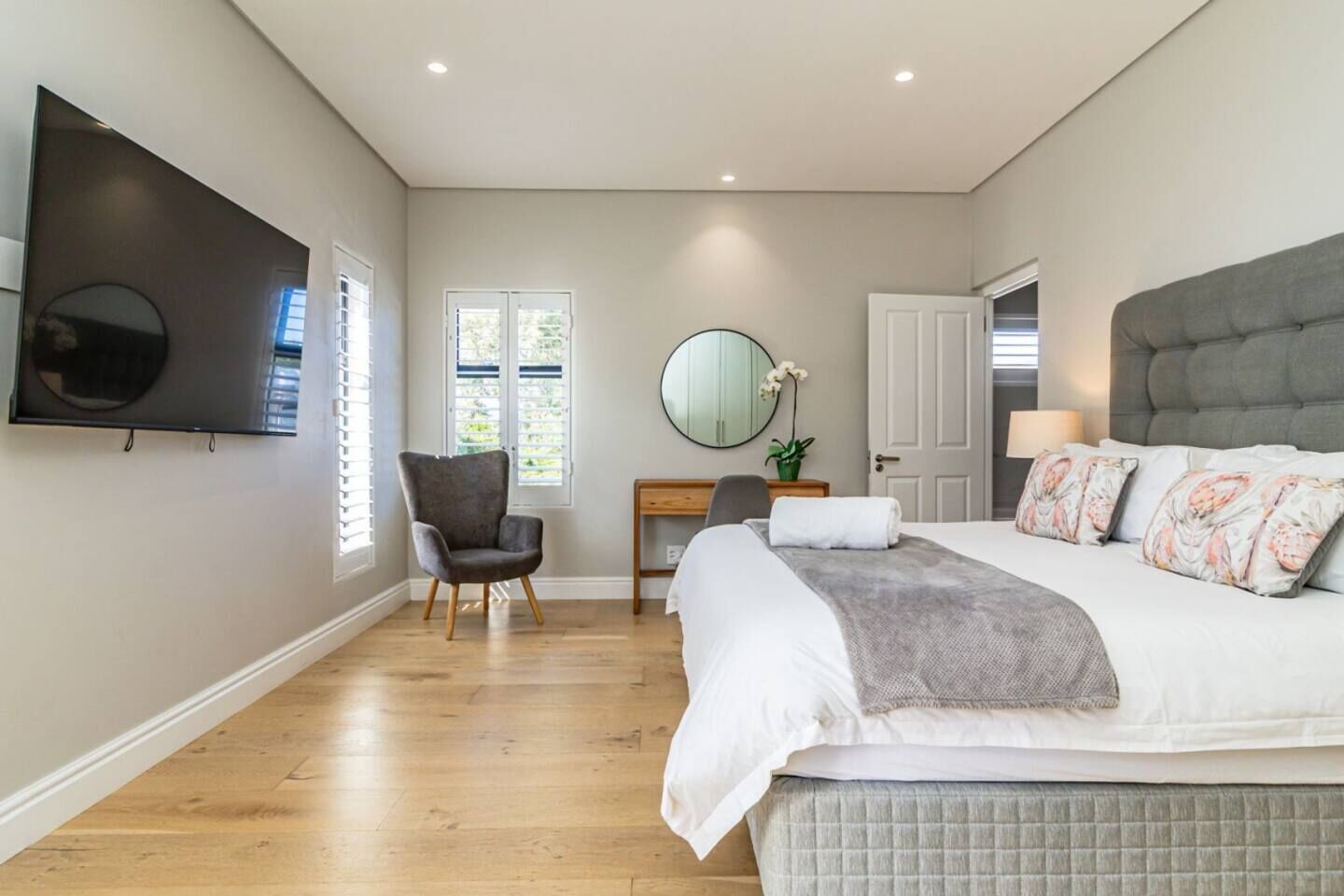 4 bedrooms, desk, iron/ironing board, free WiFi