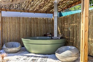 Property grounds - Mountain Vista Escape | Onrus | Pool & hot tub (Onrus)
