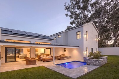 Mountain Vista Luxury Escape | Onrus | Pool | | Hot Tub