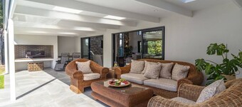Mountain Vista Escape | Onrus | Pool & hot tub