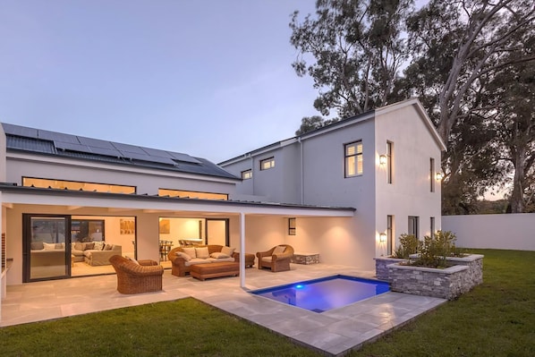 Exterior - Mountain Vista Luxury Escape | Onrus | Pool | | Hot Tub (Onrus)