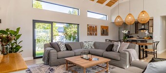 Mountain Vista Luxury Escape | Onrus | Pool | | Hot Tub