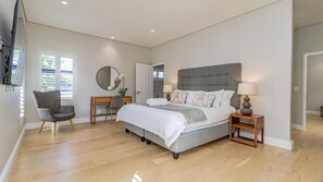 4 bedrooms, desk, iron/ironing board, free WiFi