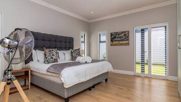 4 bedrooms, desk, iron/ironing board, free WiFi