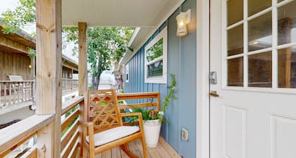 Garage Access,  Parking for 4 Vehicles , Near Shopping and Marina