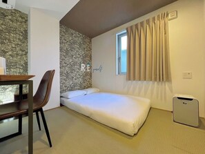 1 bedroom, desk, iron/ironing board, free WiFi - Room only Japanesestyle semidouble room  Chil / Osaka Ōsaka (Osaka)