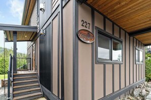 Exterior detail - Oceanview| Pet Friendly|Gas Fireplace|Wild Beauty (Port Renfrew)