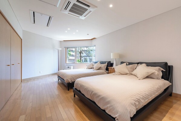 4 bedrooms, desk, free WiFi, bed sheets