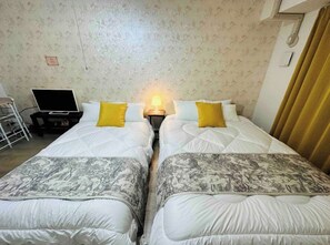 1 habitación, tabla de planchar con plancha, wifi gratis y ropa de cama 