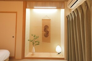 4 bedrooms, desk, iron/ironing board, free WiFi