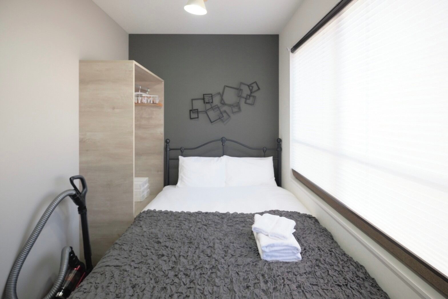 2 多间卧室、免费 WiFi、床单