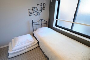 2 bedrooms, free WiFi, bed sheets - 4 minutes by train to Roppongi 1chome Station Direct bus to Shibuya Ebisu and Roppongi Accomm - 301 / Minato-ku Tokyo (Minato-ku)