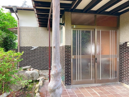 Exterior detail. Alpier m / Arao Kumamoto
