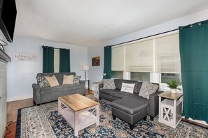 Smart TV, fireplace, table tennis