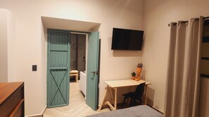 1 slaapkamer, een strijkplank/strijkijzer, wifi, beddengoed