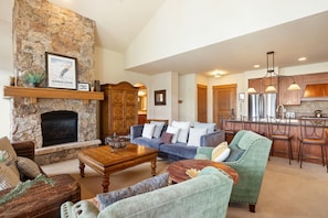 Condo, 3 Bedrooms | Living area