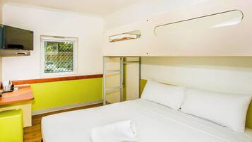 Habitación familiar | 1 dormitorio, escritorio, espacio para trabajar con un portátil