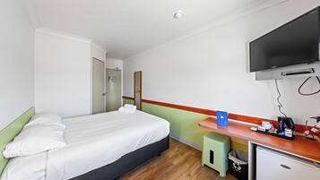 Standard Room, 1 Queen Bed