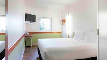 1 habitación, escritorio y espacio para trabajar con laptop