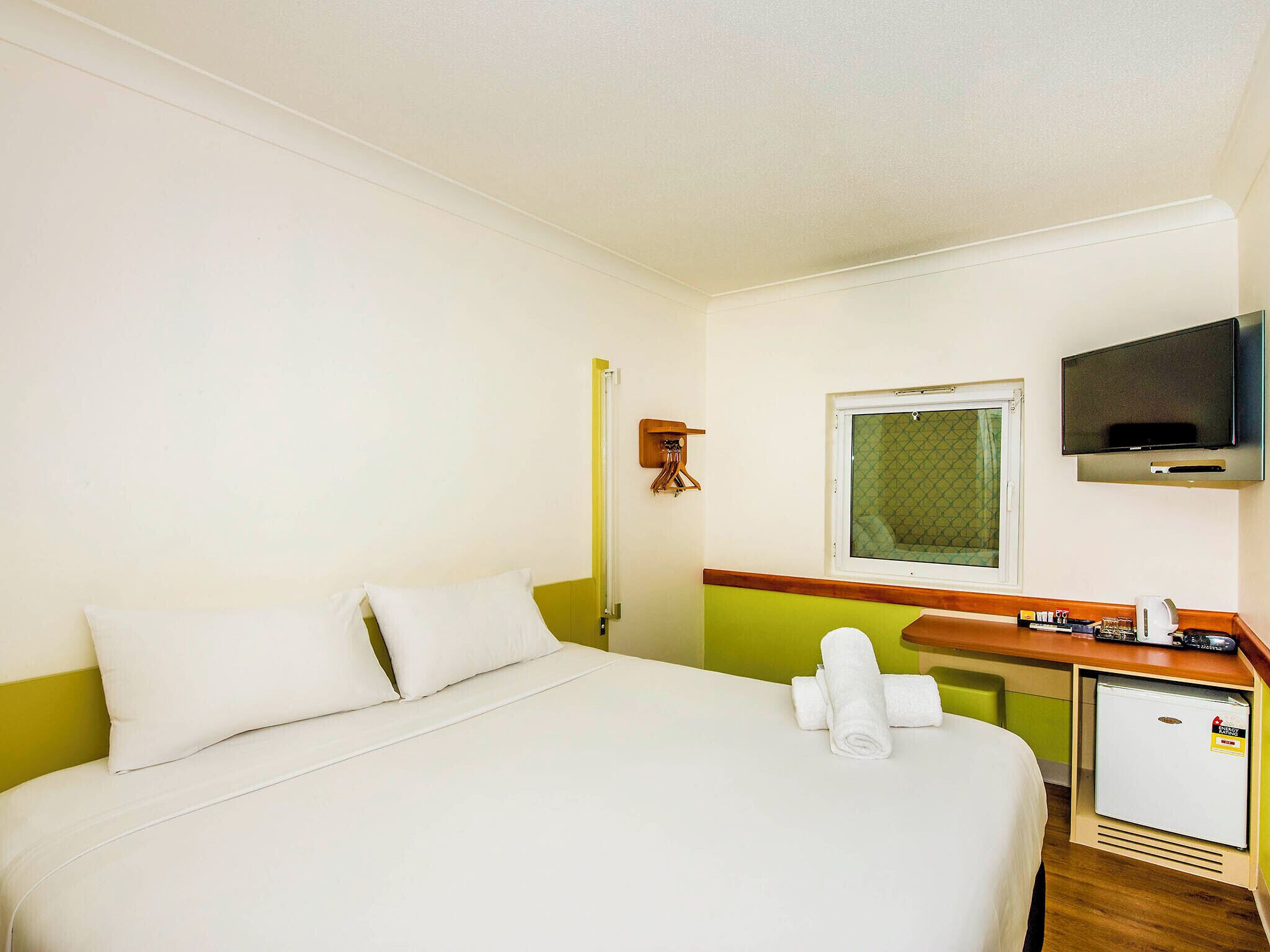 Standard Room, 1 King Bed