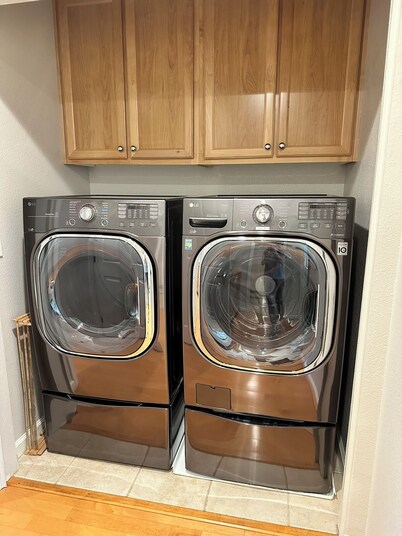 Cotati Station condo with Garage and A/C