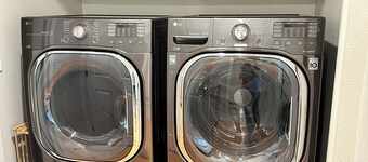 Cotati Station condo with Garage and A/C