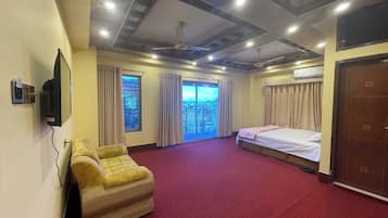 1 bedroom, Egyptian cotton sheets, premium bedding, down comforters