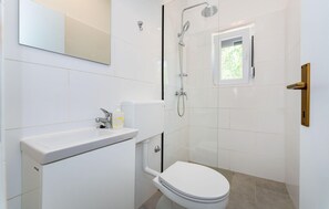 Shower, hair dryer - Amazing home in Rastevic (Rastevic)