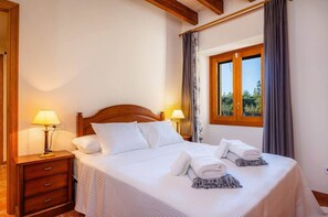 5 chambres, fer et planche à repasser, lit parapluie, Wi-Fi gratuit