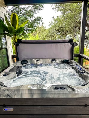 Outdoor spa tub - 4BR Sleeps 12 - Hottub Firepit - 1 Mile to Lake & River! (Canyon Lake)