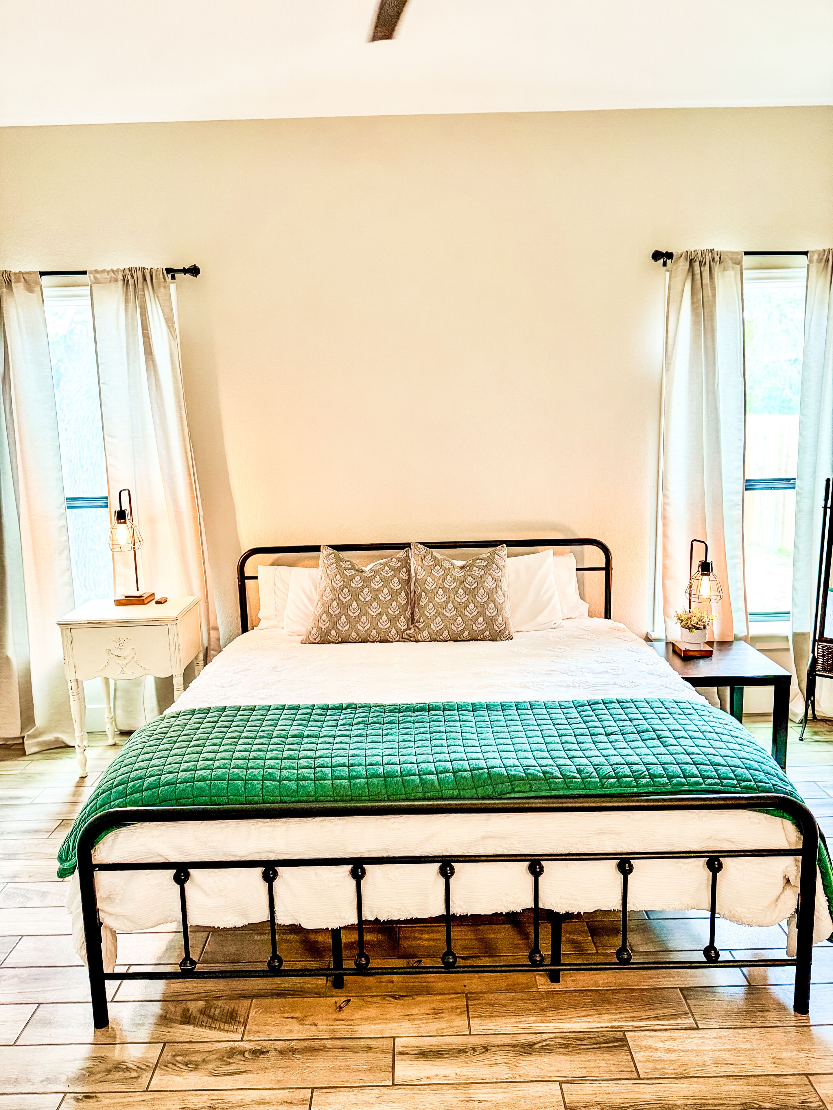 4 bedrooms, iron/ironing board, travel crib, free WiFi