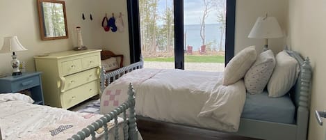 5 bedrooms, WiFi, bed sheets