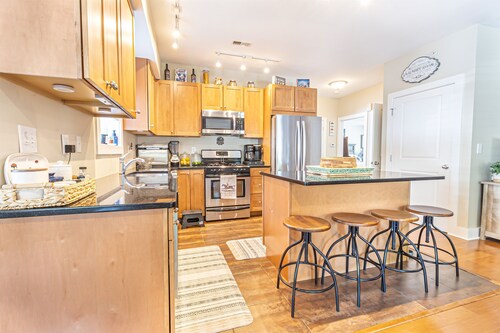 Comfortable Condo near Saratoga State Park!