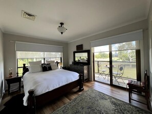 6 bedrooms, desk, iron/ironing board, WiFi - Brum's Place | Inner City Tropical Haven (Maribyrnong)