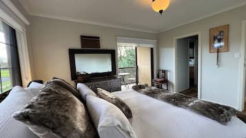 6 bedrooms, desk, iron/ironing board, WiFi