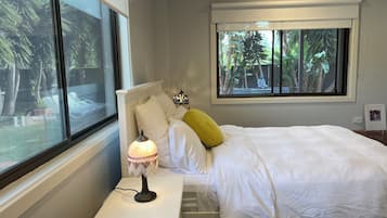 6 bedrooms, desk, iron/ironing board, WiFi