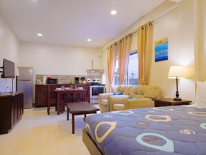 Iron/ironing board, free WiFi, bed sheets