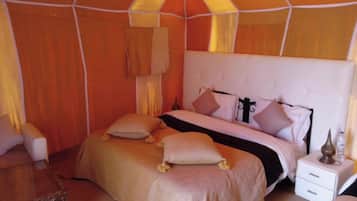 6 bedrooms, WiFi, bed sheets, wheelchair access