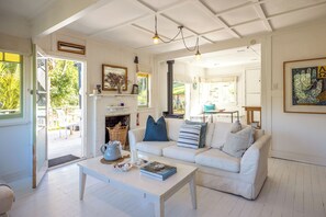 TV - Privacy and romance, life by the beach (Waiheke Island)