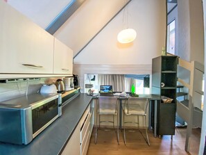 Kjøleskap, mikrobølgeovn, ovn og oppvaskmaskin