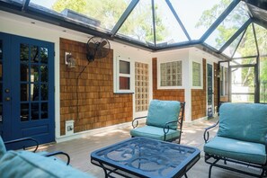 Terrace/patio - Tropical Sarasota Retreat - 2 Historic Bay Homes - 4 BR Total (Sarasota)